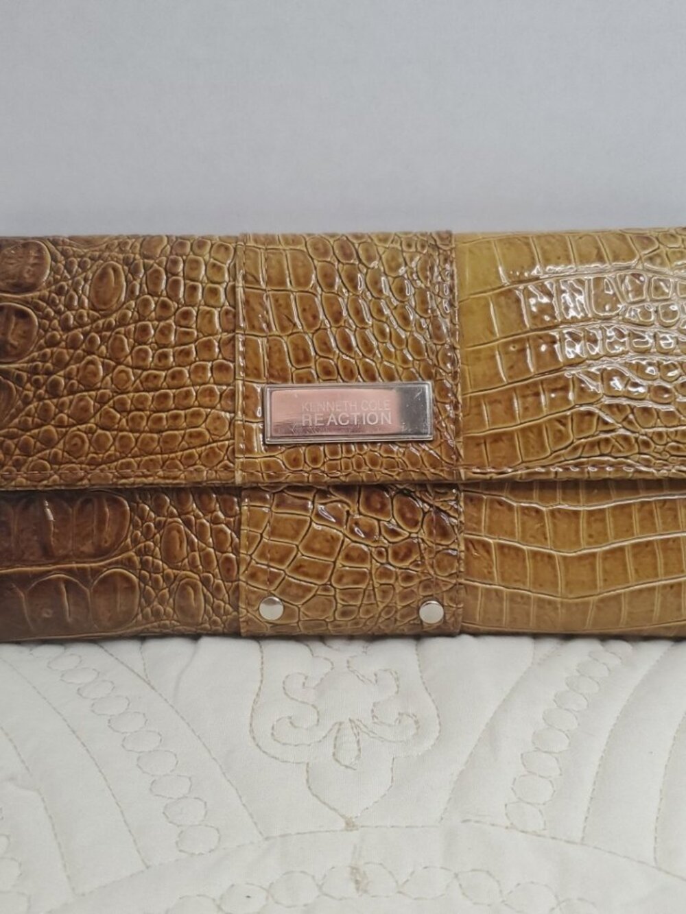 Kenneth Cole Reaction Faux Croc Trifold Wallet Brown Clutch Magnetic Close Coin